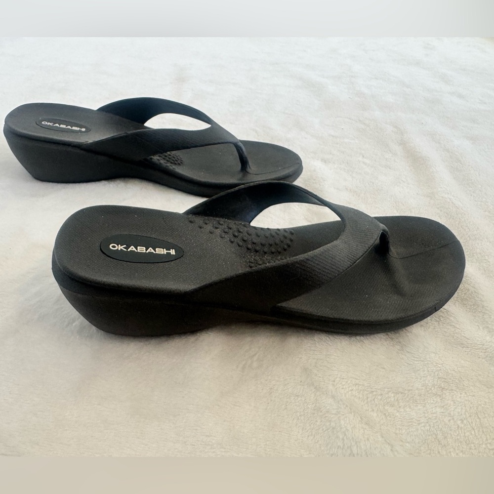 Okabashi size Medium (6.5 to 7.5) Black Thong Sandal. Worn maybe once; like new. - Picture 7 of 11